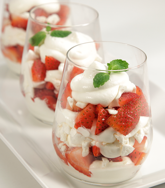 Imagem receita Delícia de natas, morango e suspiro